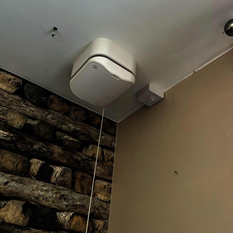 Bathroom extractor fan installation